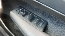 Volvo Xc40 2.0 B4P Plus Dark 5dr AWD Auto Petrol Estate